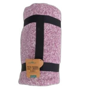 NEW Northeast Outfitters Cozy Sherpa Throw Blanket Purple Lavender